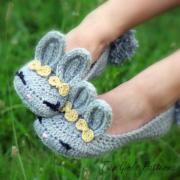 Womens Bunny House Slipper PDF crochet pattern - six sizes included - Women's 5 - 10 - Pattern number 212